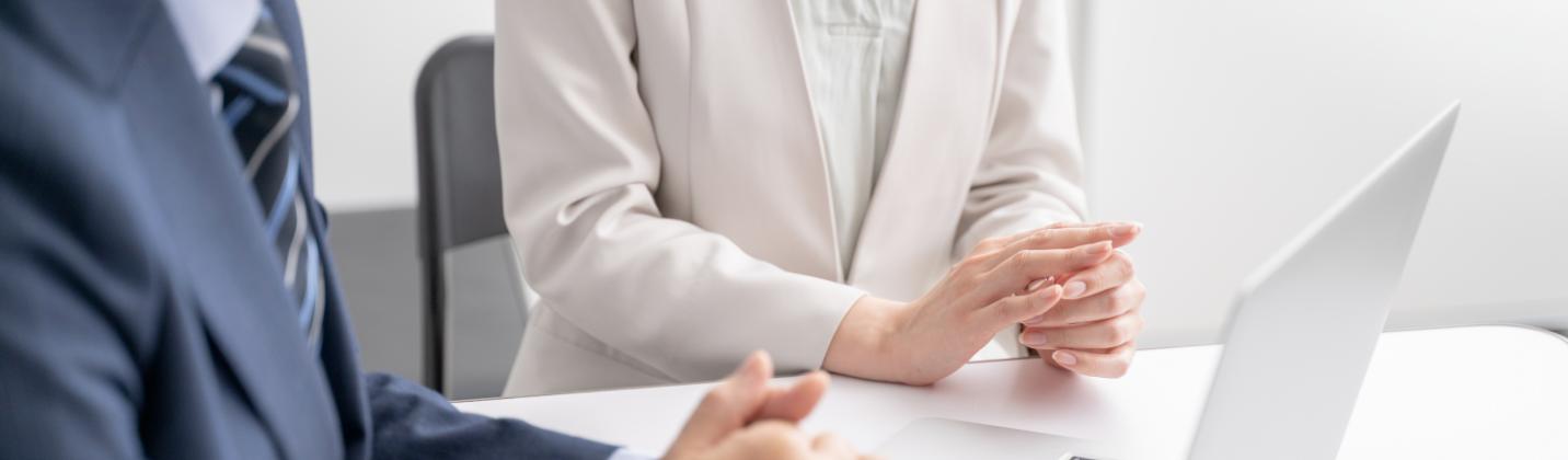 結婚相談をしている様子